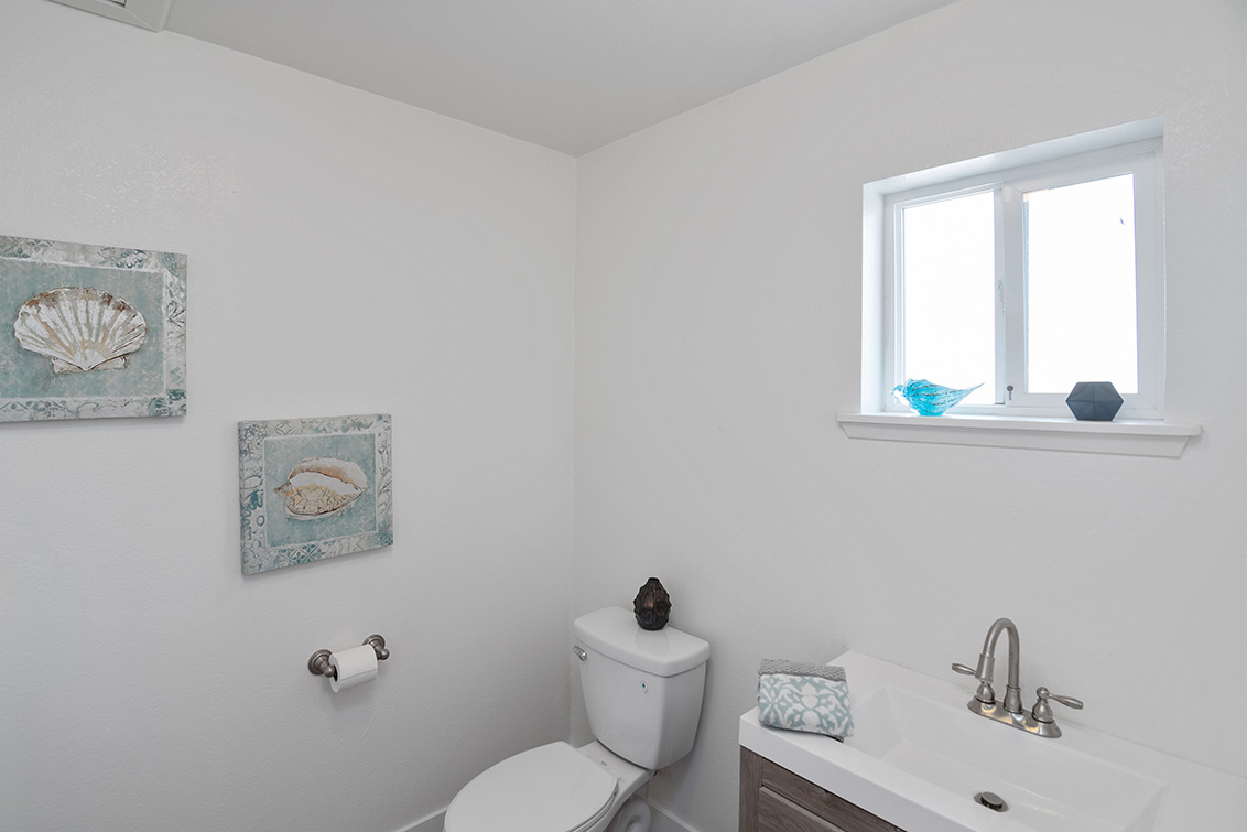 Half Bath (A) picture - 1442 Hampton Dr, Sunnyvale 94087