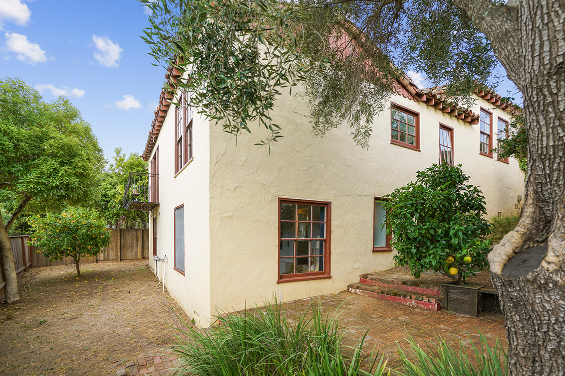 Backyard (C) picture - 30 Hilltop Dr, San Carlos 94070