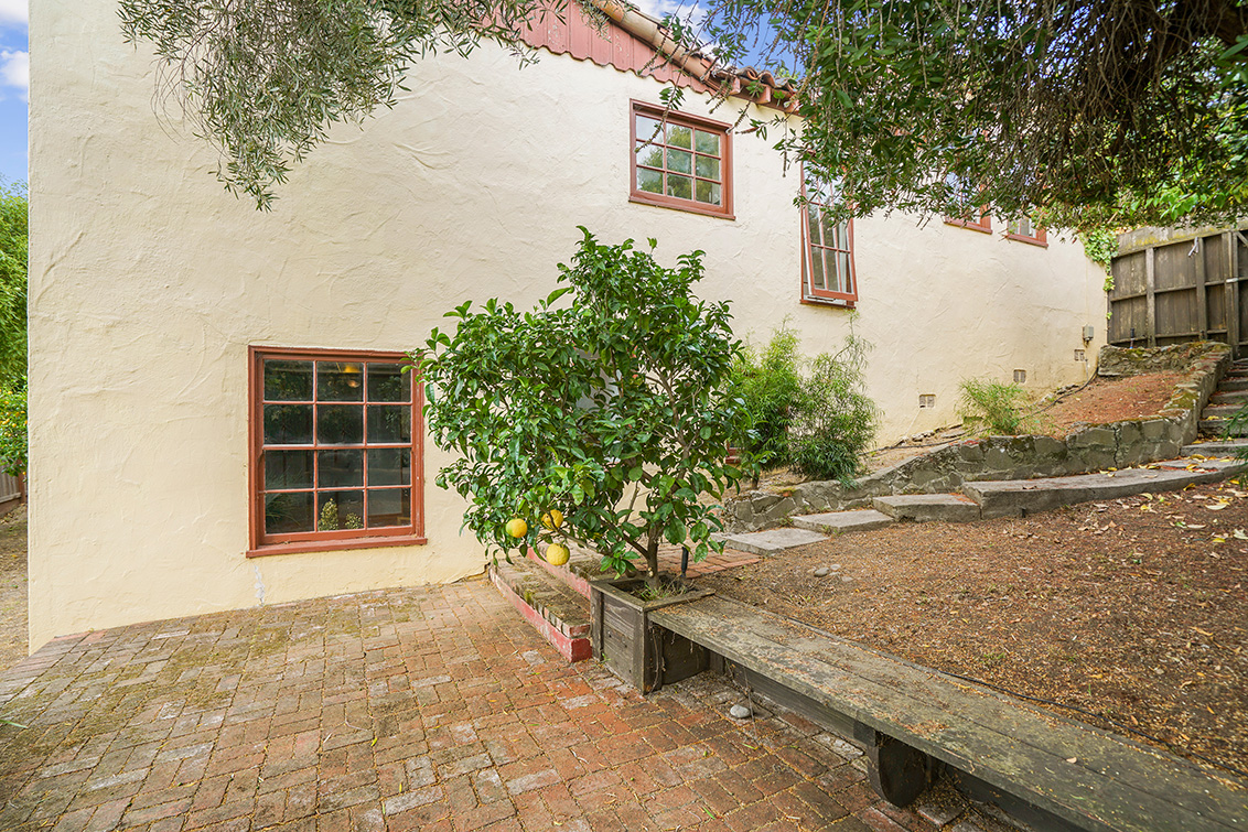 Backyard (D) picture - 30 Hilltop Dr, San Carlos 94070