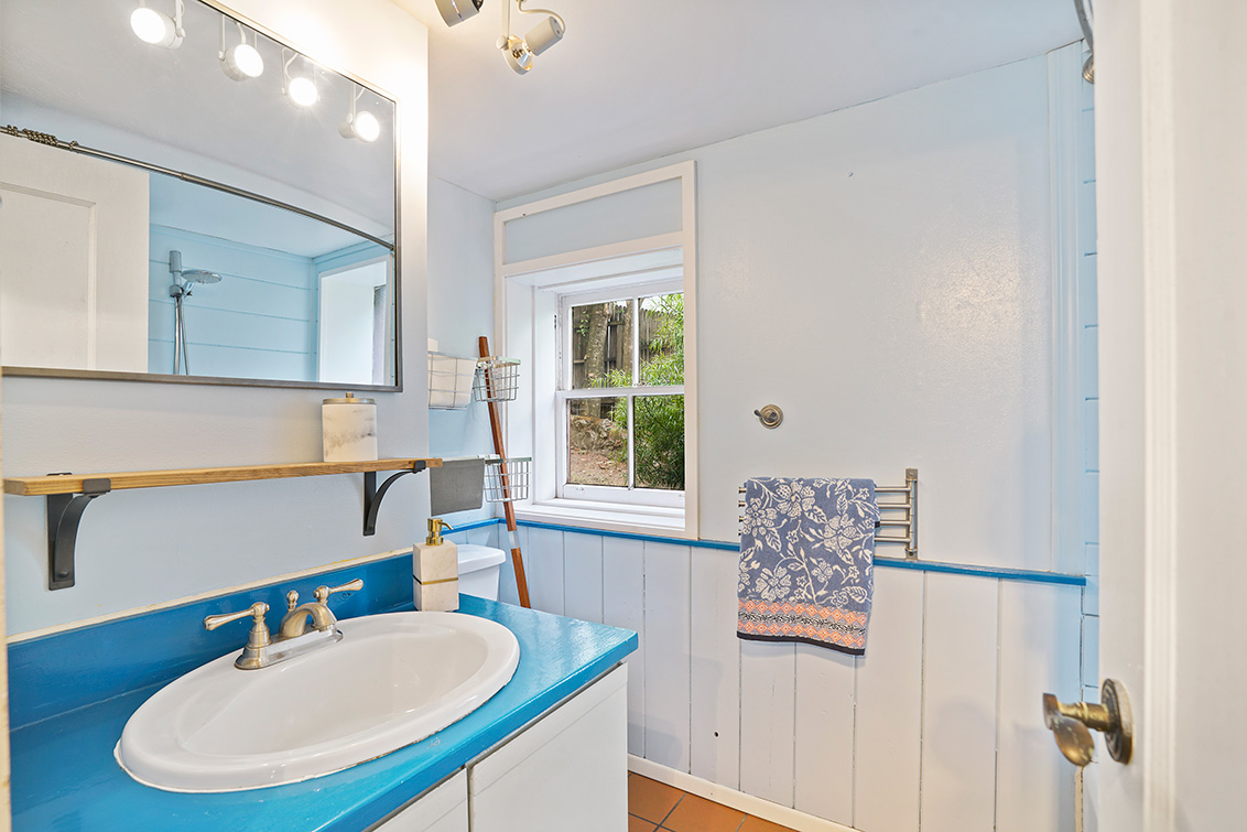 Bathroom 2 (A) picture - 30 Hilltop Dr, San Carlos 94070
