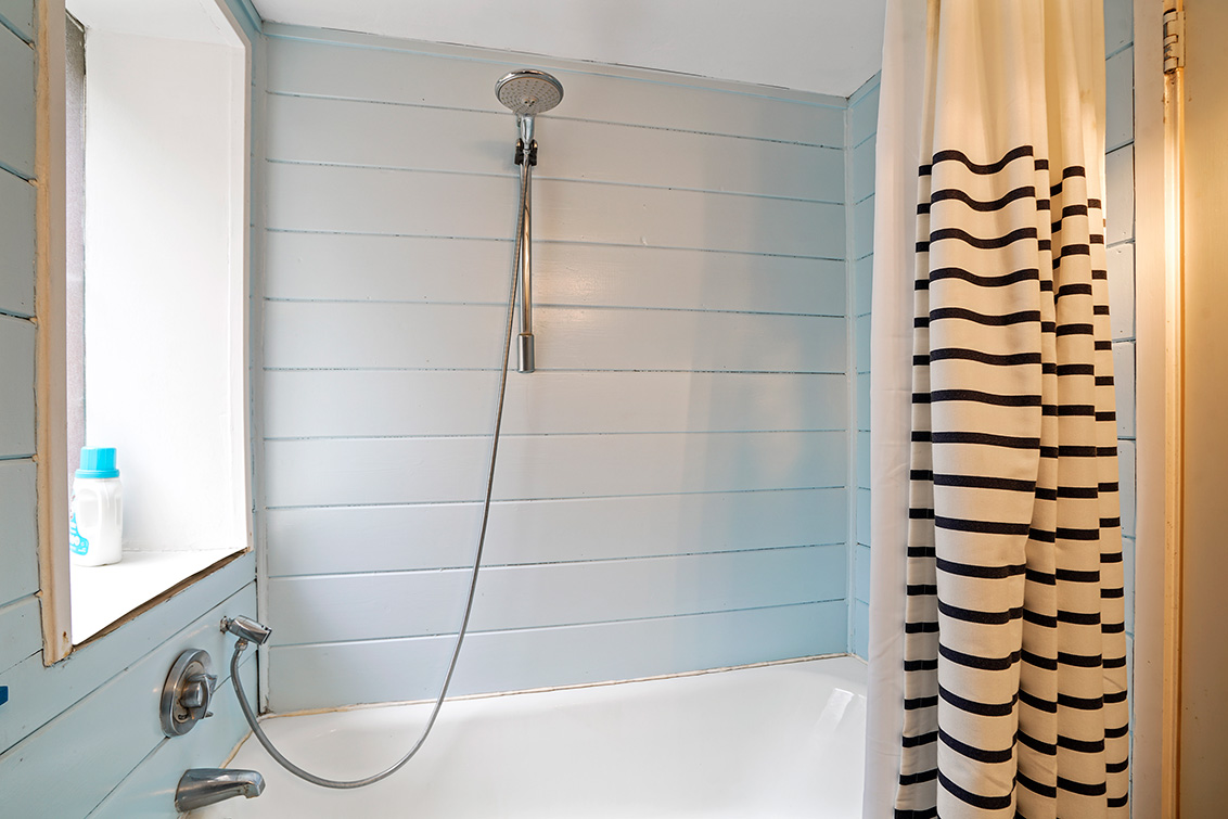 Bathroom 2 (B) picture - 30 Hilltop Dr, San Carlos 94070