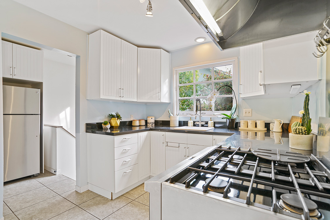 Kitchen (B) picture - 30 Hilltop Dr, San Carlos 94070