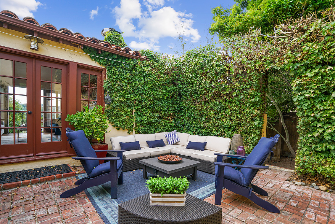 Patio (D) picture - 30 Hilltop Dr, San Carlos 94070