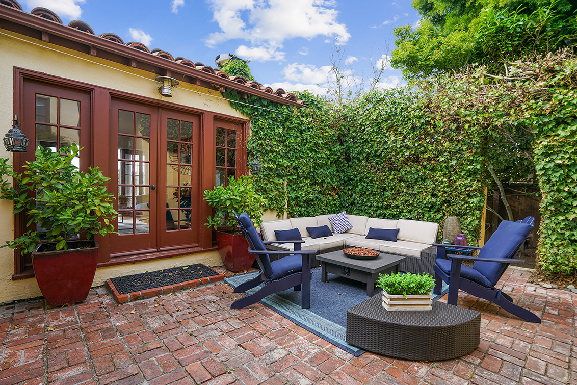 Patio (E) picture - 30 Hilltop Dr, San Carlos 94070