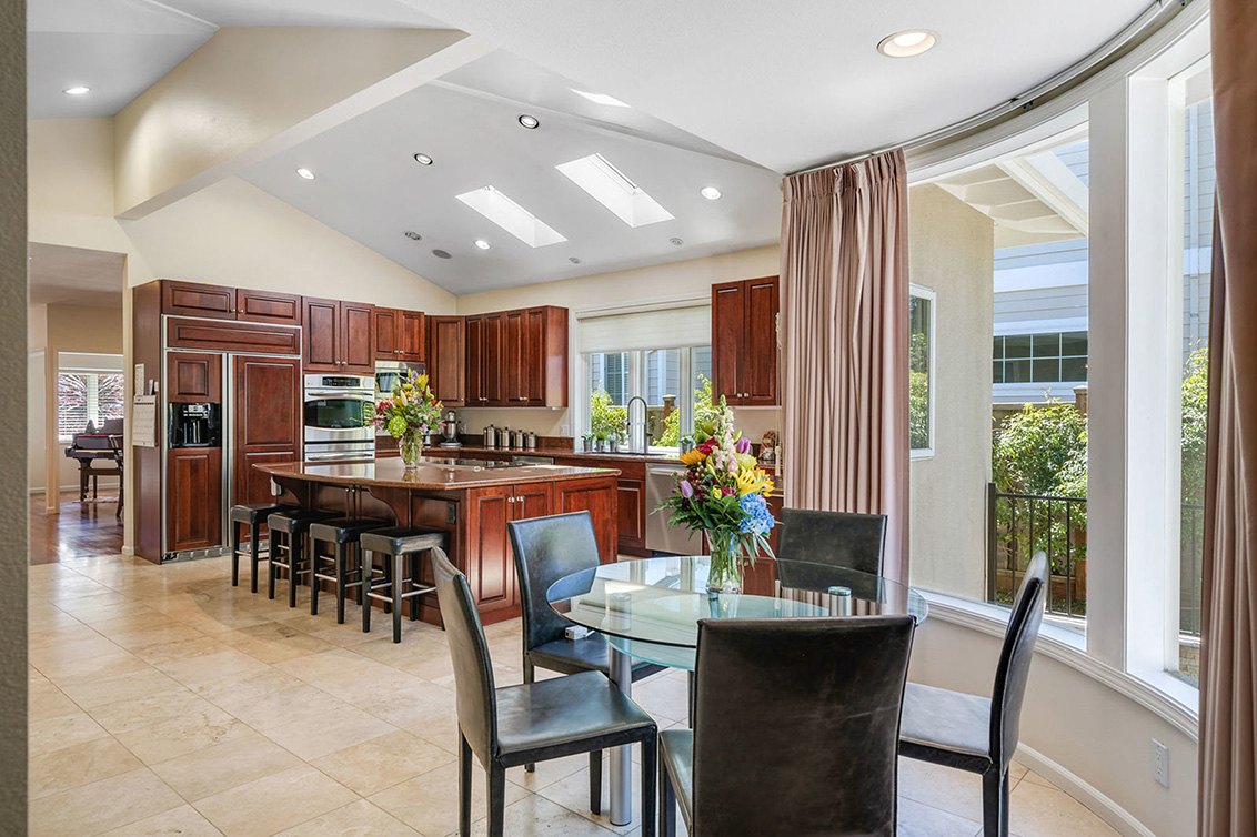 Breakfast Area (A) picture - 530 Irven Ct, Palo Alto 94306