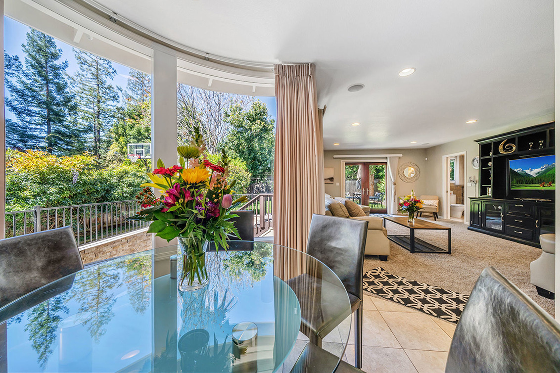 Breakfast Area (B) picture - 530 Irven Ct, Palo Alto 94306