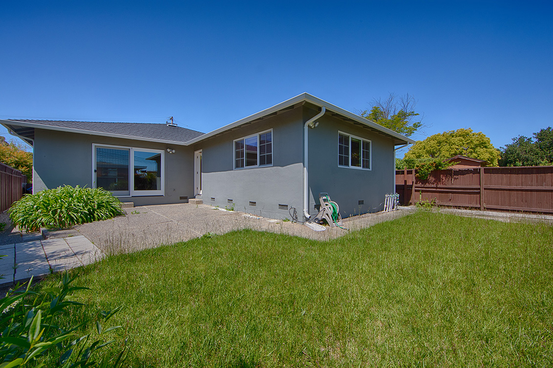 Backyard (A) picture - 136 Lyndhurst Ave, San Carlos 94070