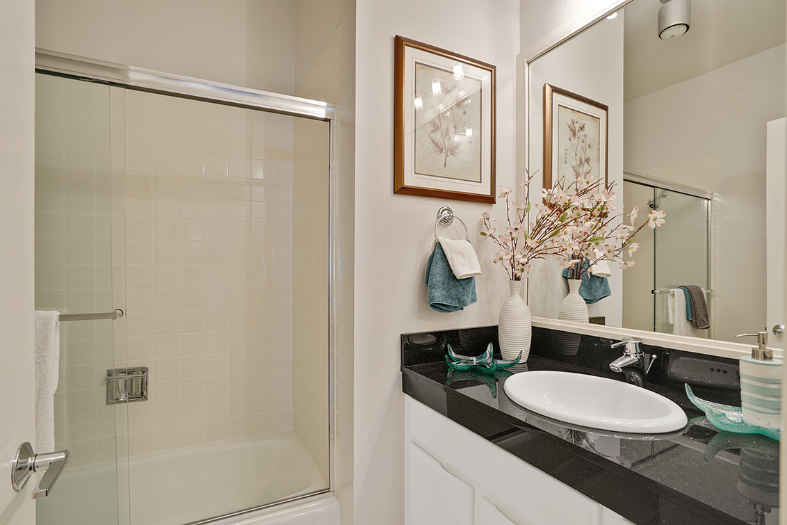 Bathroom 2 (A) picture - 627 Lytton Ave 4, Palo Alto 94301
