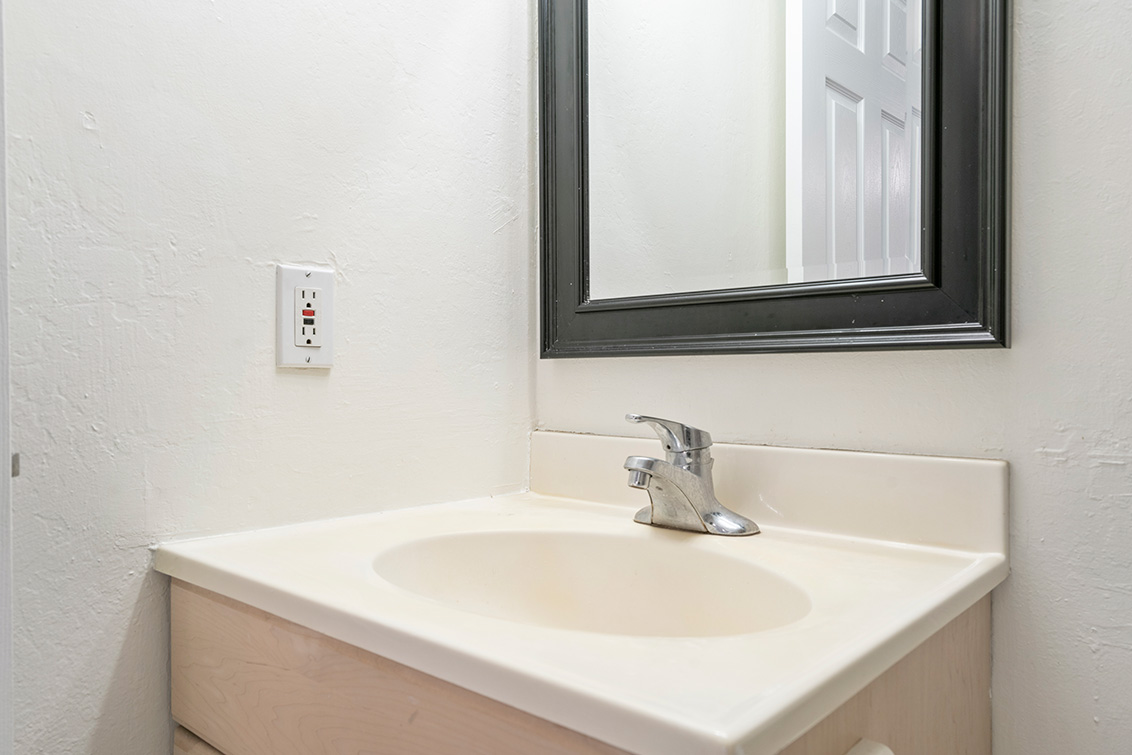 Bathroom 2 (B) picture - 1481 Marlin Ave, Foster City 94404