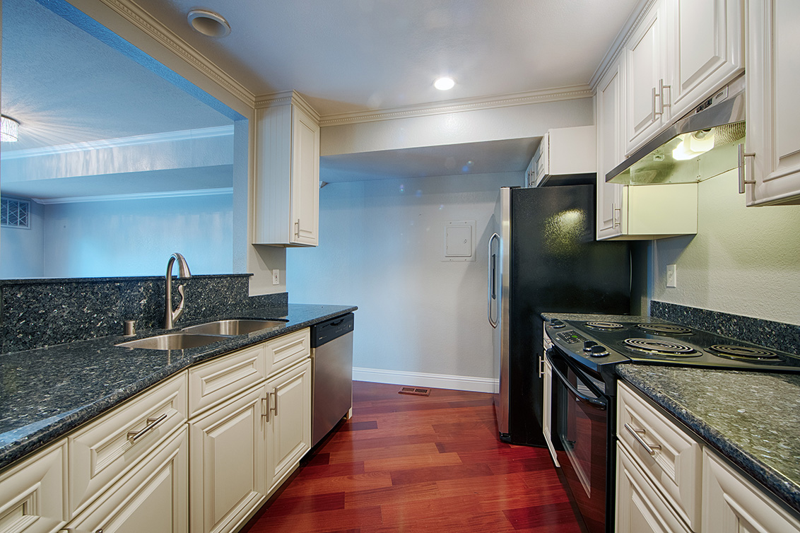 Kitchen (C) Picture - 406 Pepper Ave, Palo Alto 94306 Kitchen (C) picture - 406 Pepper Ave, Palo Alto 94306