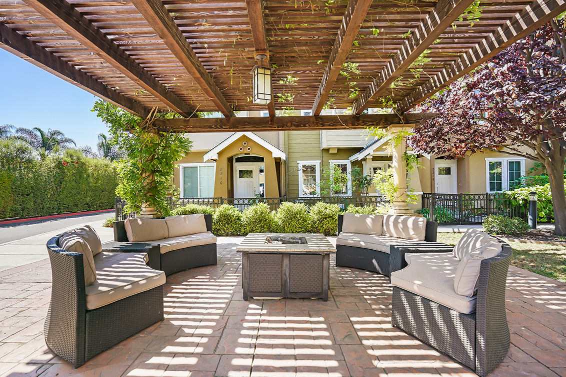 Common Patio (A) Picture - 2214 Raspberry Ln, Mountain View 94043 Common Patio (A) picture - 2214 Raspberry Ln, Mountain View 94043