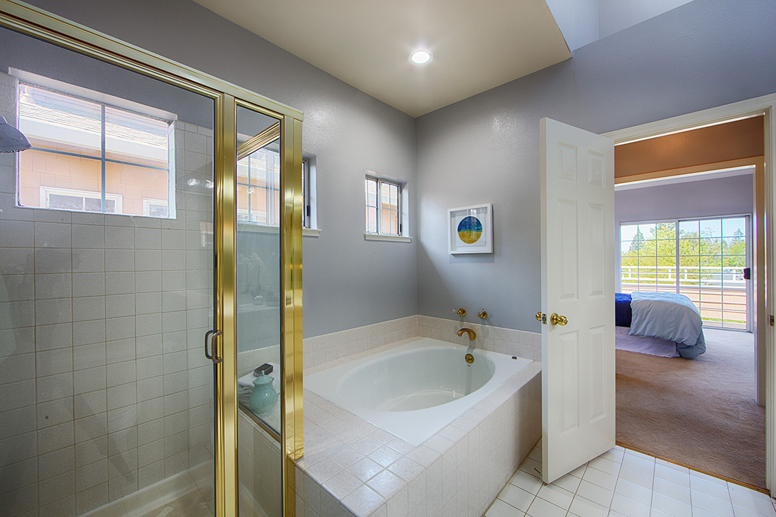 Master Bath (B) Picture - 444 San Antonio Rd 4a, Palo Alto 94306 Master Bath (B) picture - 444 San Antonio Rd 4a, Palo Alto 94306