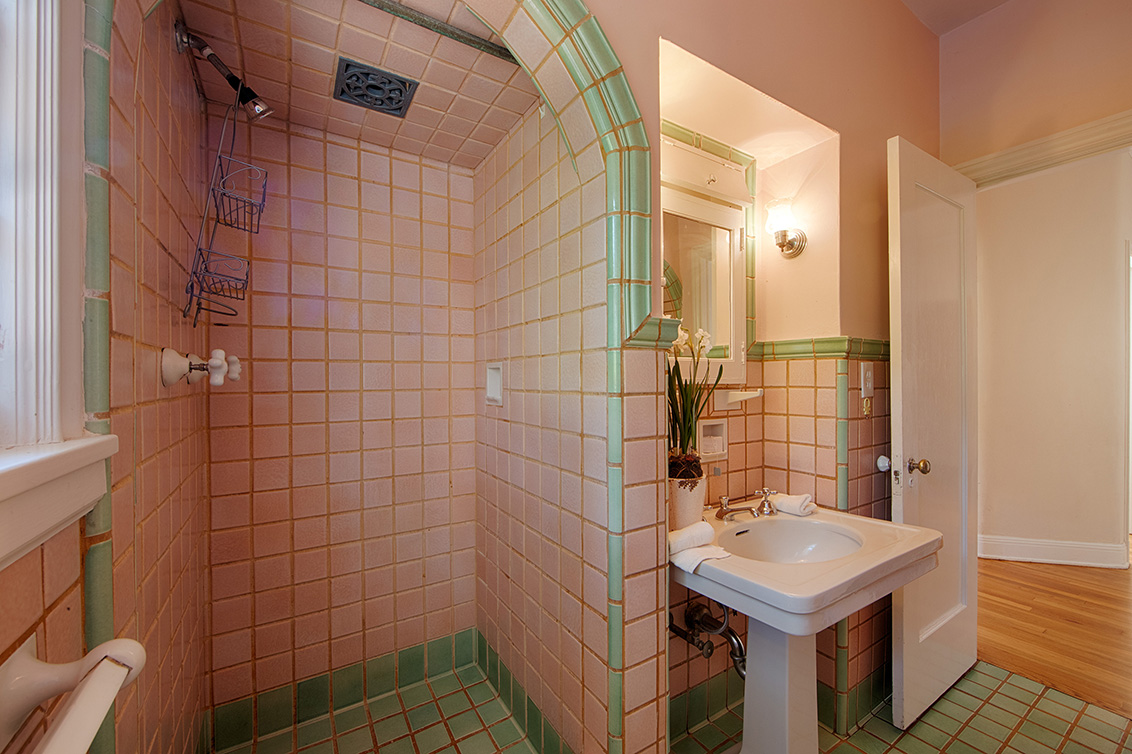 Bathroom 2 (B) picture - 1130 University Ave, Palo Alto 94301