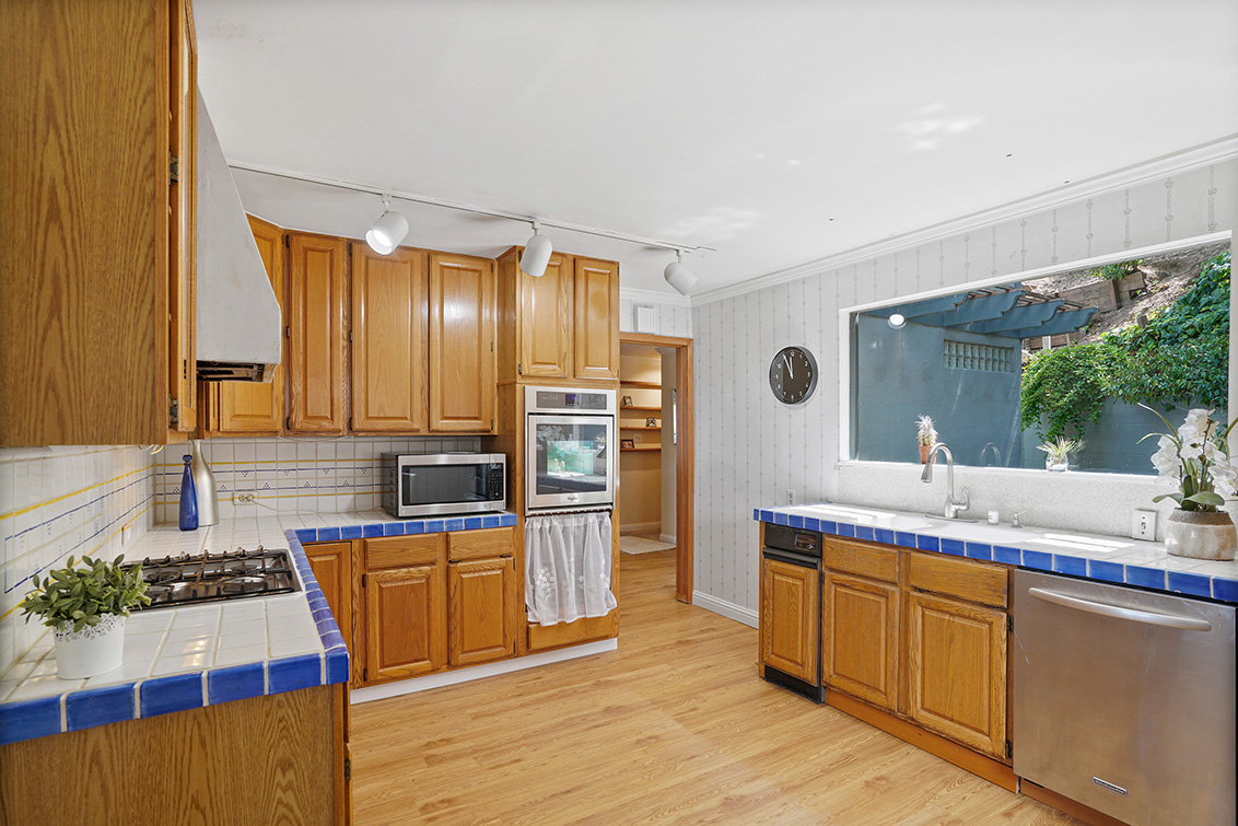 Kitchen - 1551 Winding Way, Belmont 94002