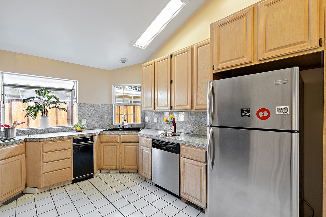 Kitchen (C) Picture - 2886 Emerson St, Palo Alto 94306 Kitchen (C) picture - 2886 Emerson St, Palo Alto 94306
