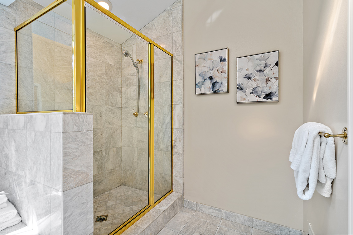Master Bath (D) Picture - 2886 Emerson St, Palo Alto 94306 Master Bath (D) picture - 2886 Emerson St, Palo Alto 94306
