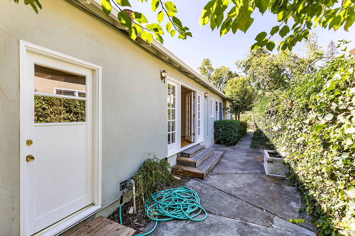 Yard (B) picture - 55 Morton Way, Palo Alto 94303