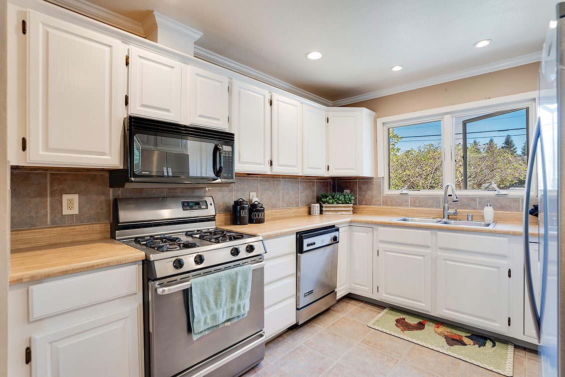 Kitchen - 3932 Park Blvd, Palo Alto 94306