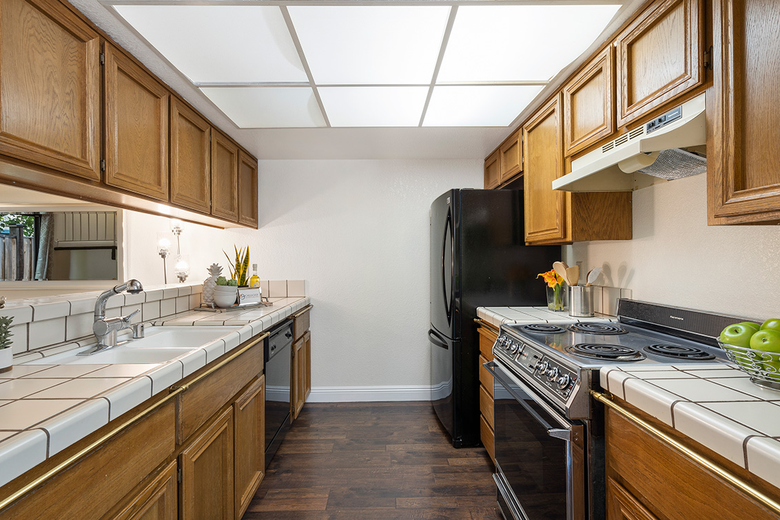 Kitchen - 2572 Village Dr, Union City 94587