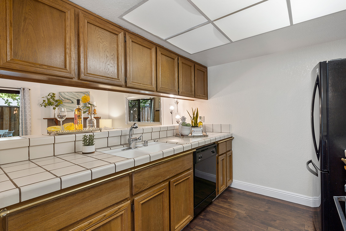 Kitchen (B) Picture - 2572 Village Dr, Union City 94587 Kitchen (B) picture - 2572 Village Dr, Union City 94587