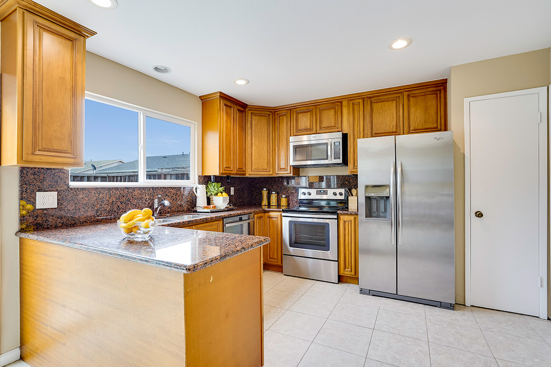 Kitchen - 4414 Bel Estos Way, Union City 94587