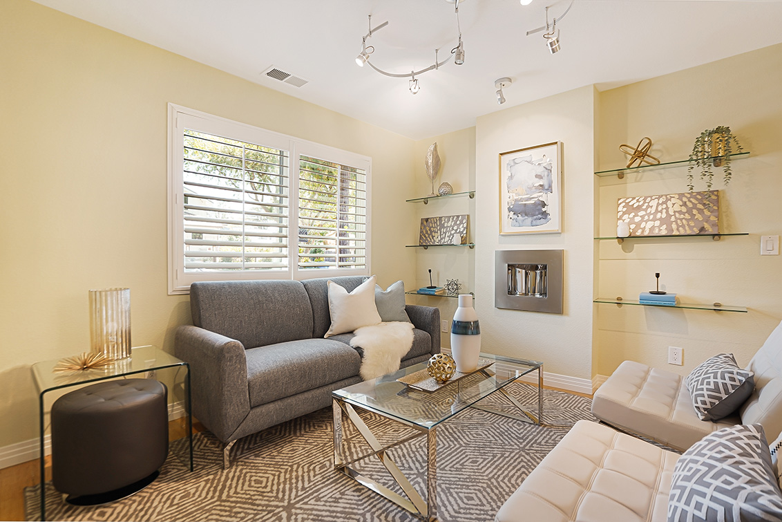 Living Room - 907 Clara Dr, Palo Alto 94303