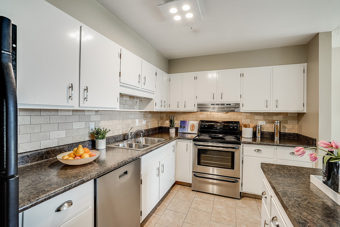 Kitchen - 651 Port Dr 203, San Mateo 94404