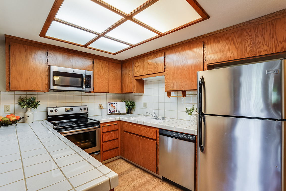Kitchen - 7285 Via Vico, San Jose 95129
