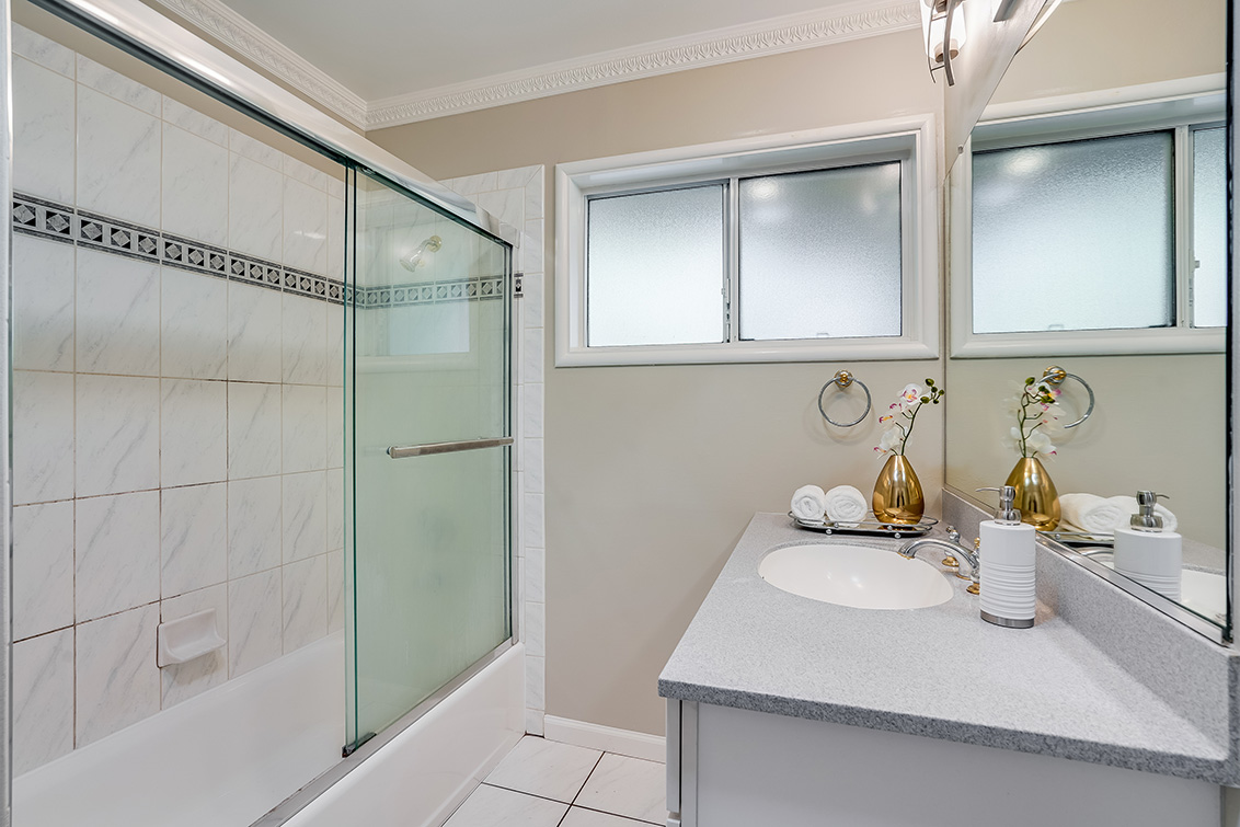Bathroom 2 (A) picture - 144 Walter Hays Dr, Palo Alto 94303