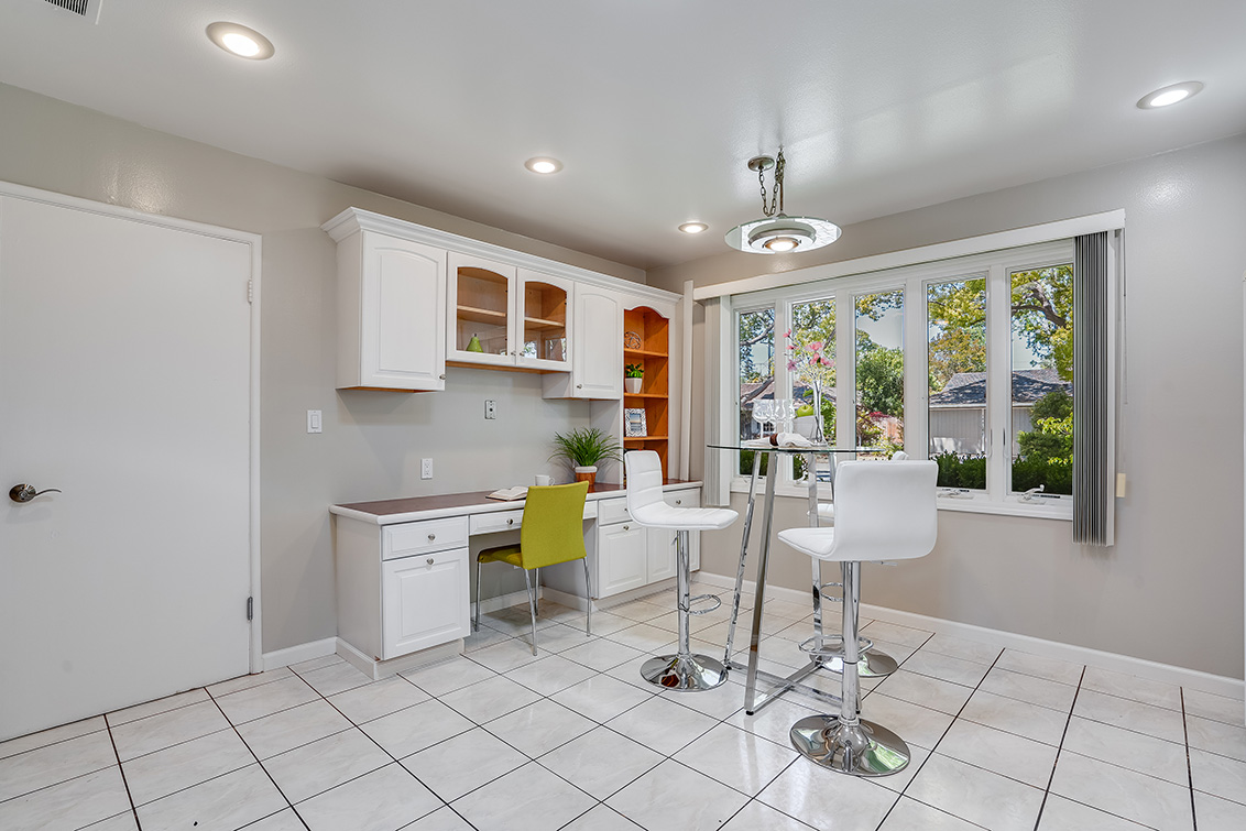 Breakfast Area (A) picture - 144 Walter Hays Dr, Palo Alto 94303