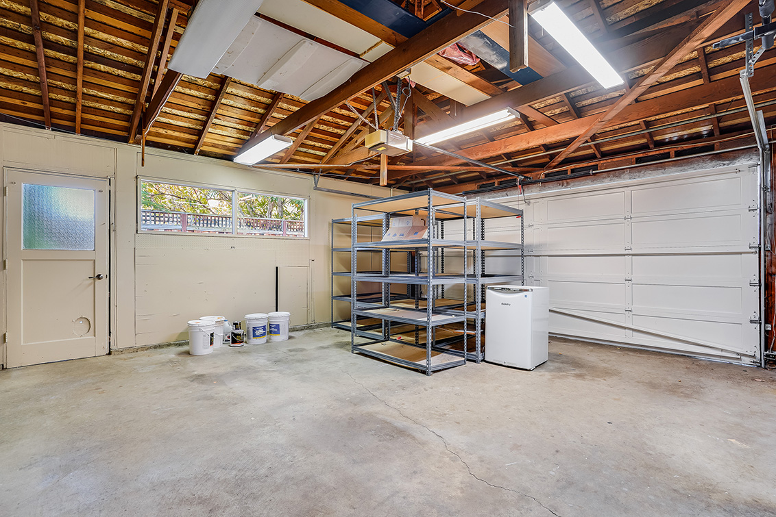 Garage (A) picture - 144 Walter Hays Dr, Palo Alto 94303