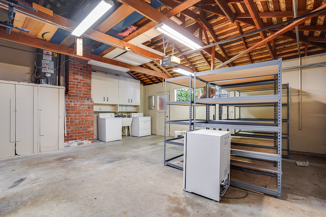 Garage (B) picture - 144 Walter Hays Dr, Palo Alto 94303