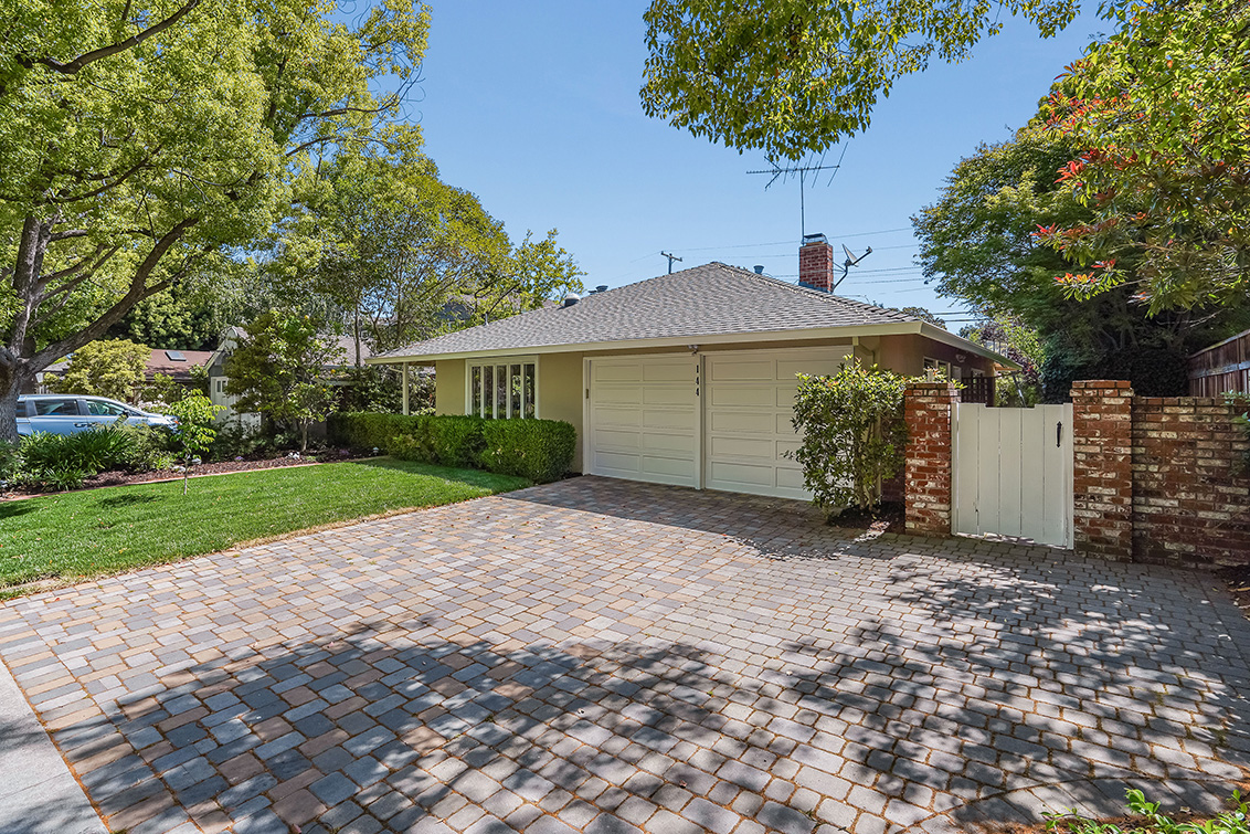 Garage (D) picture - 144 Walter Hays Dr, Palo Alto 94303