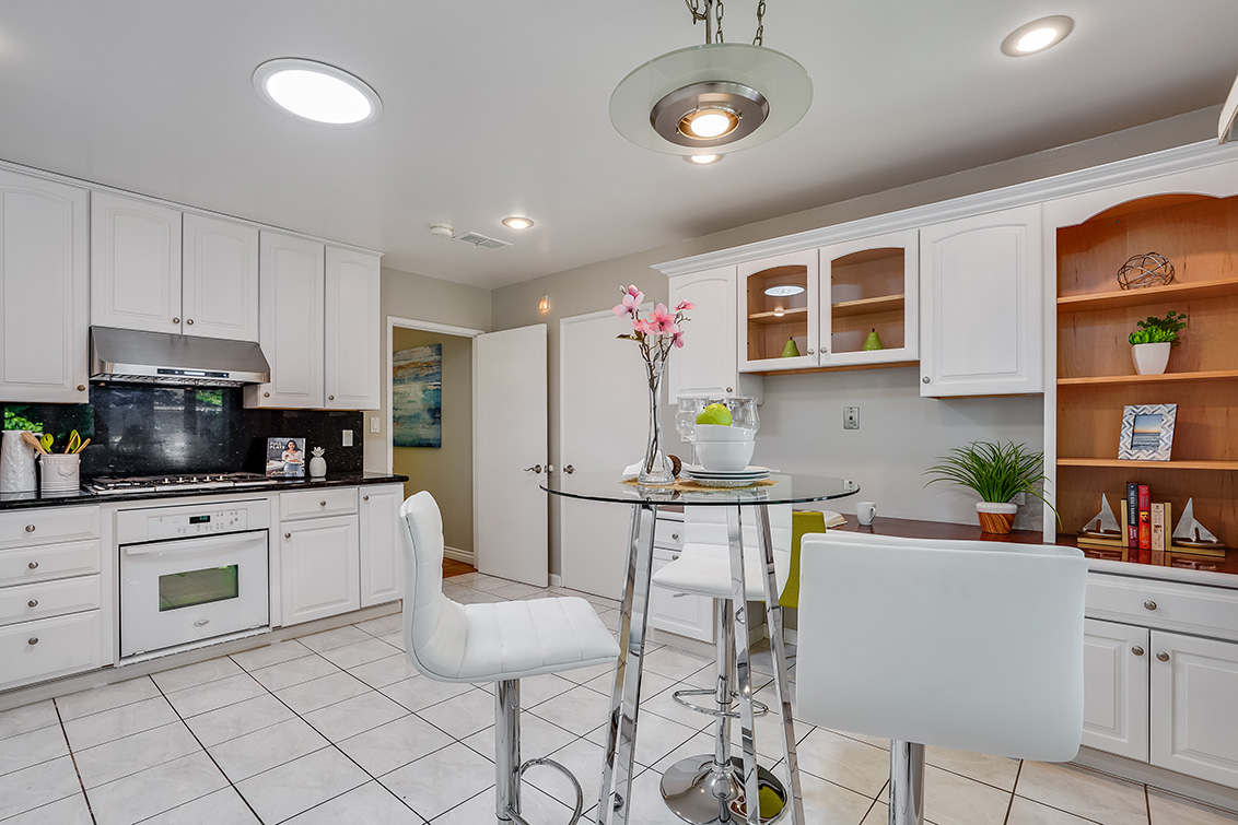 Kitchen (D) picture - 144 Walter Hays Dr, Palo Alto 94303
