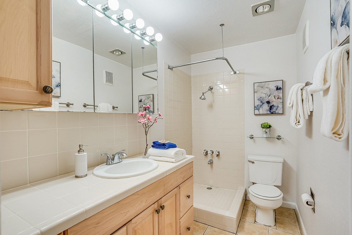 Bathroom 2 (A) Picture - 1122 Whipple Ave 14, Redwood City 94062 Bathroom 2 (A) picture - 1122 Whipple Ave 14, Redwood City 94062