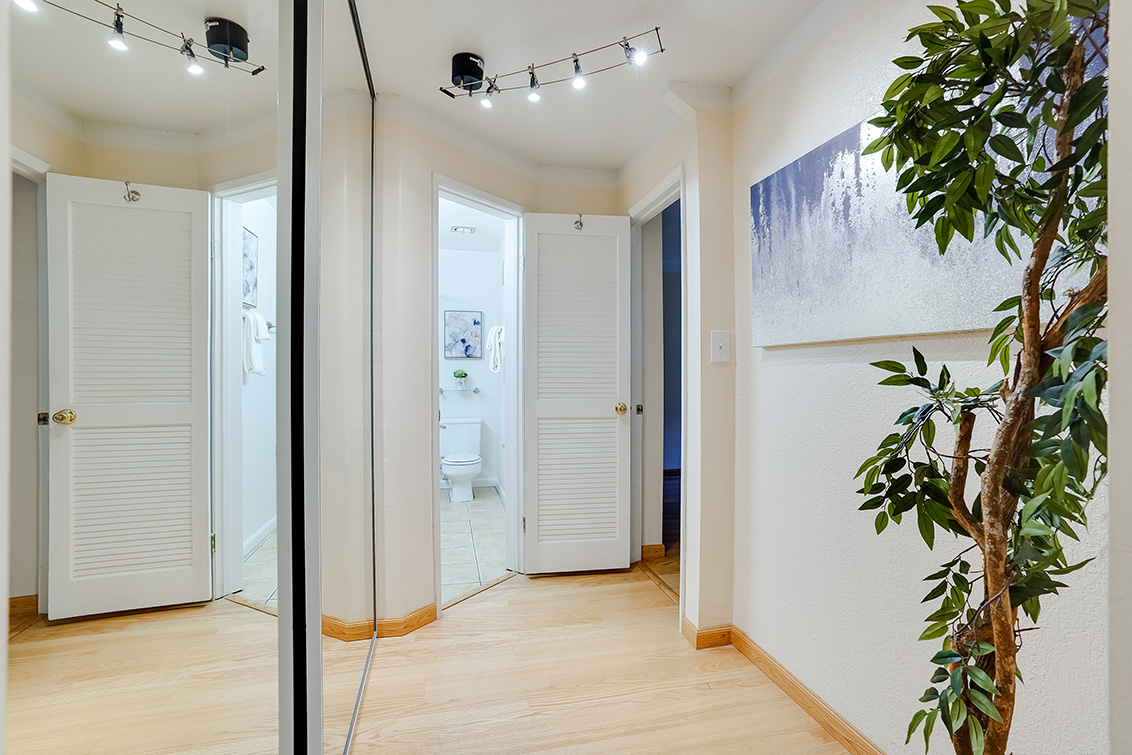 Entrance Hall (A) picture - 1122 Whipple Ave 14, Redwood City 94062