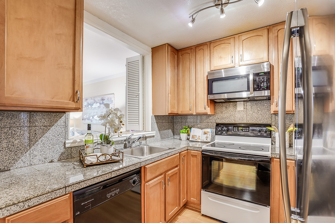 Kitchen - 1122 Whipple Ave 14, Redwood City 94062