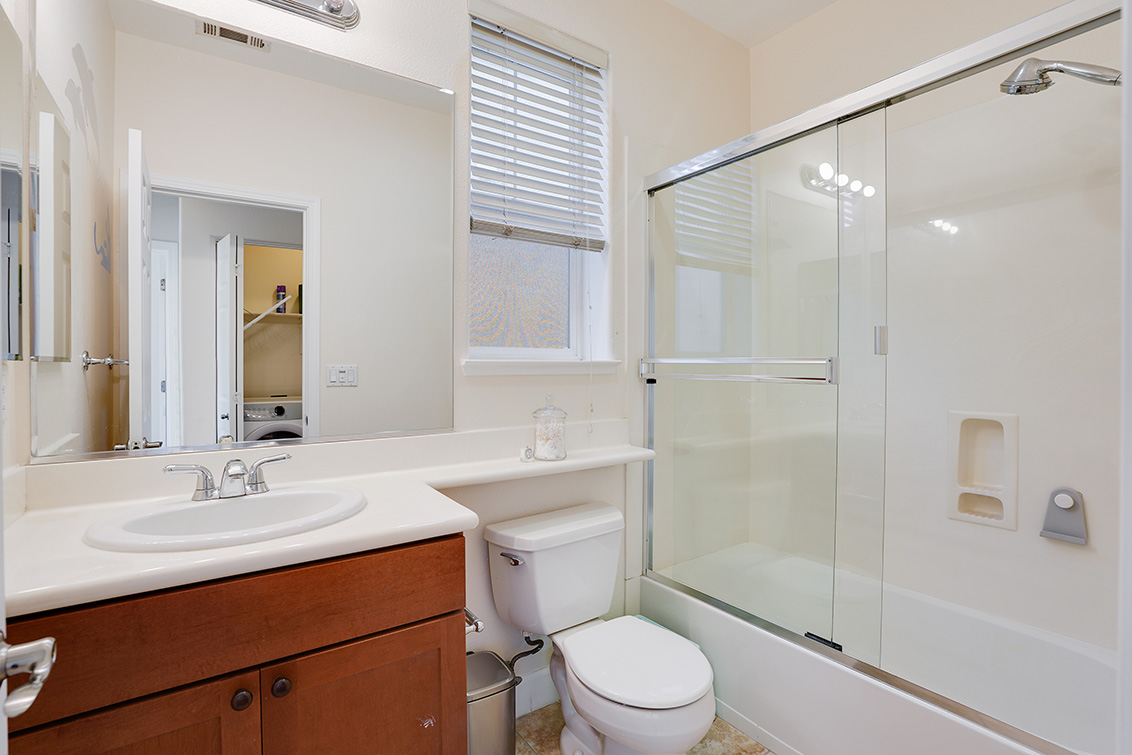 Bathroom 2 (A) Picture - 366 Alvarez Common, Milpitas 95035 Bathroom 2 (A) picture - 366 Alvarez Common, Milpitas 95035