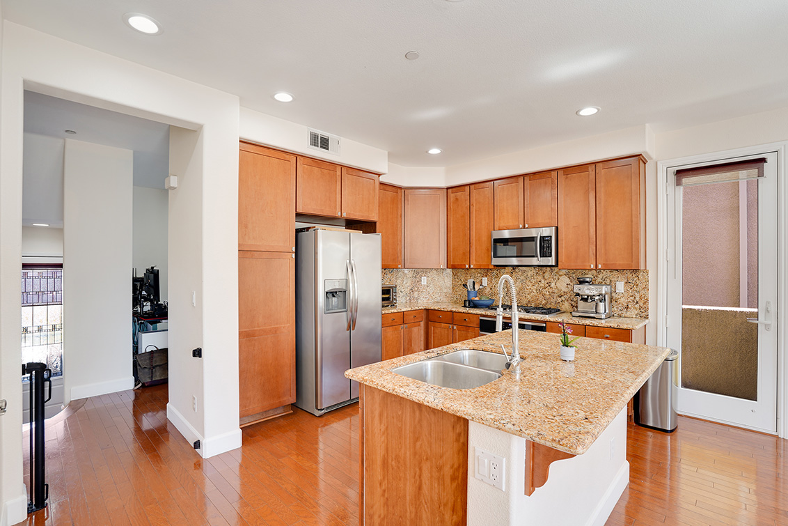 Kitchen - 366 Alvarez Common, Milpitas 95035