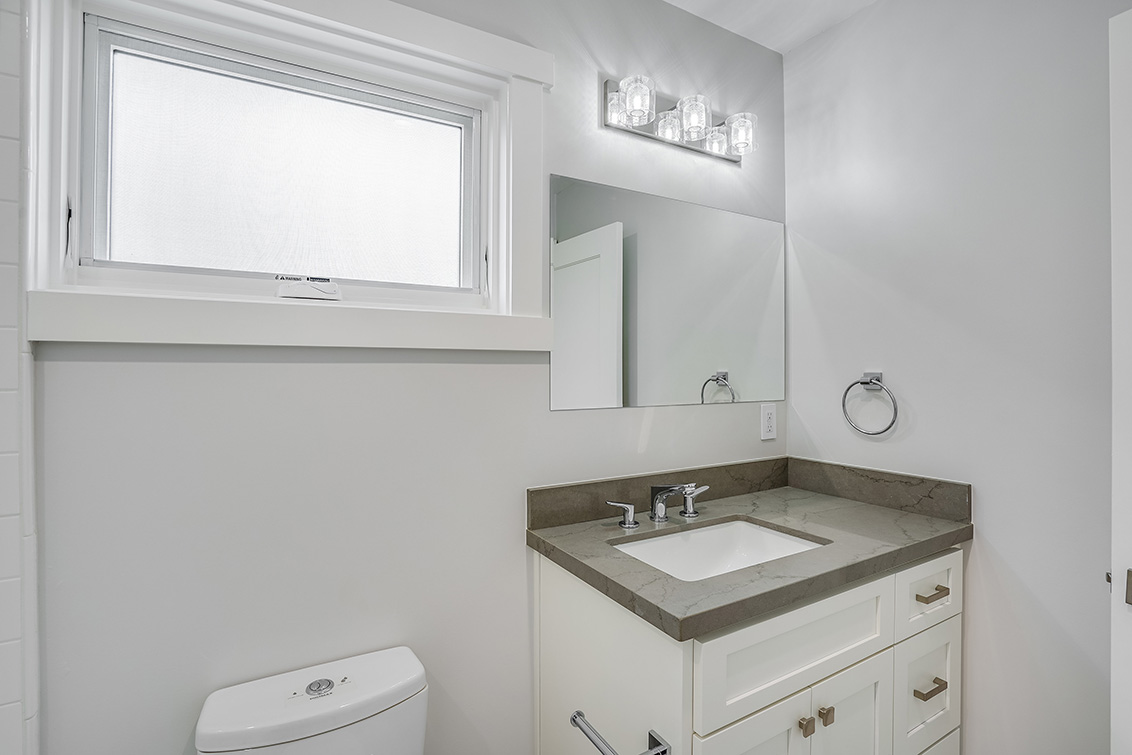 Adu Bath (B) picture - 686 Spargur Dr, Los Altos 94022