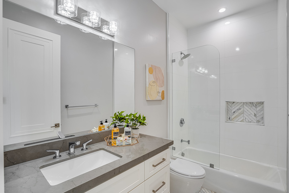Bathroom 2 (A) picture - 686 Spargur Dr, Los Altos 94022