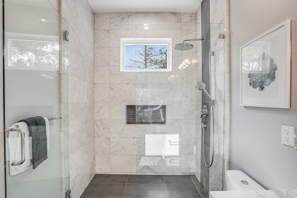 Bathroom 3 (B) picture - 686 Spargur Dr, Los Altos 94022