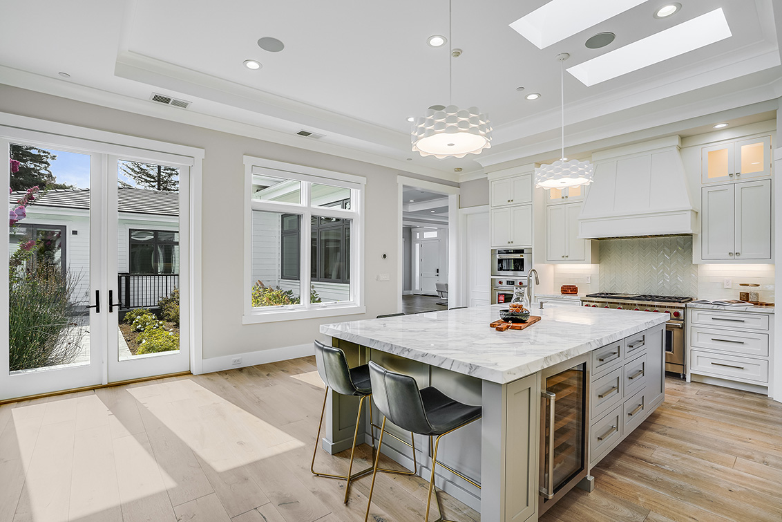 Kitchen (C) picture - 686 Spargur Dr, Los Altos 94022