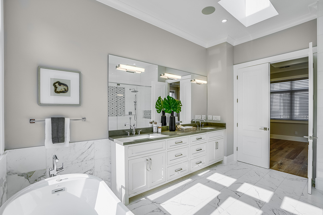 Master Bath (C) picture - 686 Spargur Dr, Los Altos 94022