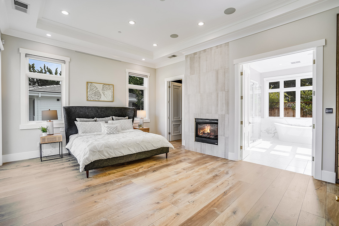 Master Bedroom (B) picture - 686 Spargur Dr, Los Altos 94022