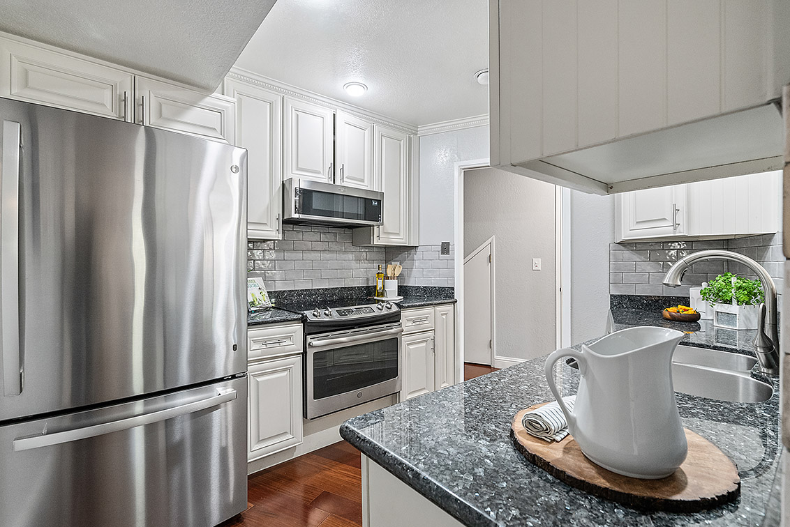 Kitchen - 406 Pepper Ave, Palo Alto 94306